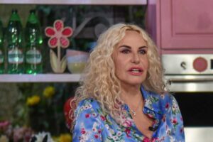 Antonella Clerici mentre parla