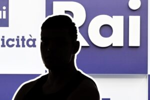 rai logo sagoma uomo nera